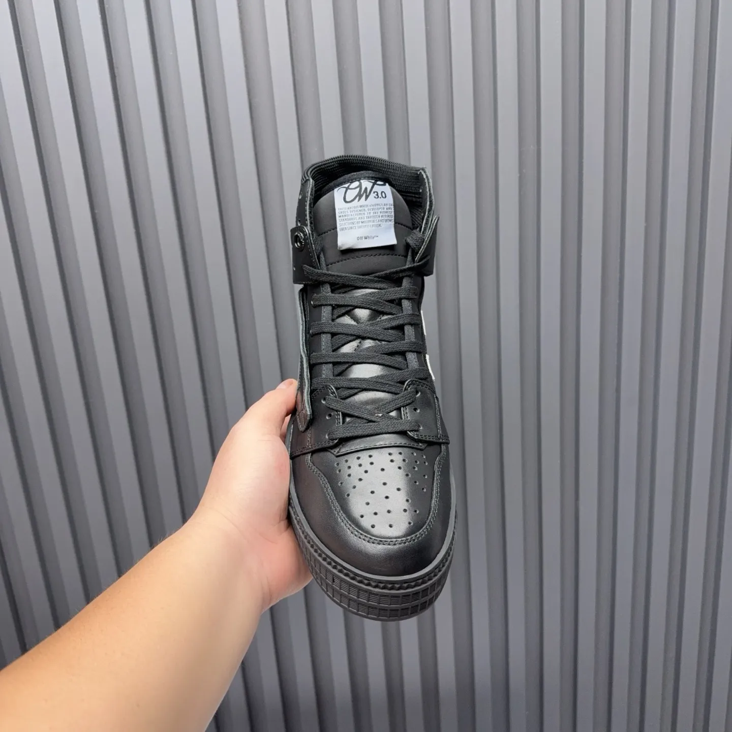 [OFF WHITE] P: 740💰Couple model👫, Size: Female 35-40. Male 39-44 (45.46 customized) High-quality version👊 "Out of office" series original molding, original lasting, production process 1:1 original ➰OFF GRAY WHITE OW ➰ First-layer cowhide, imported skin-friendly and environmentally friendly polyester mesh, original molding, high elasticity and environmentally friendly molding pad Made with the original lasting process. The original molded rubber outsole (never yellows and deforms) has a super correct shape, bright color and strong three-dimensional effect👍. Packaging💯Full set of packaging synchronized with the official website (branded paper, certificate of quality, branded cloth bag)
